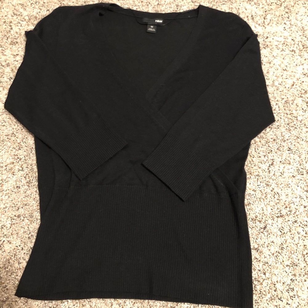 Women’s Sweater - Picture 2 of 3